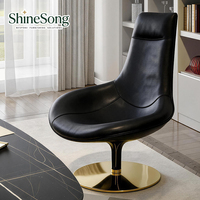 Fauteuil individuel moderne haut de gamme en tissu de luxe avec détails rivetés, base dorée, mobilier design pour salon et villa