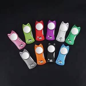 Herramienta de Reparación de Divots de Golf de Aleación de Zinc con Imán de Metal y Logotipo Personalizado al por Mayor, Marcador de Pelota de Golf Personalizado Tipo Navaja, Herramienta de Divot en Blanco - Product Image 1