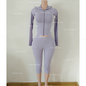 Completo Estivo da <span class=keywords><strong>Donna</strong></span> in Nylon e Spandex <span class=keywords><strong>con</strong></span> <span class=keywords><strong>Cappuccio</strong></span> e Pantaloni a Tre Quarti, Set da 2 Pezzi per Vacanze, Yoga e Loungewear - Product Image 2