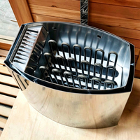 Sauna extérieur luxueux en bois massif pour 4 à 6 personnes, équipé d'un poêle à sauna. Villa de style nordique avec cour et SPA