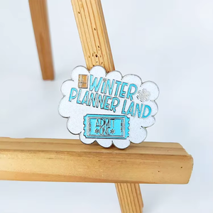 Broche en émail souple personnalisée avec logo, motif flocon <span class=keywords><strong>de</strong></span> neige et ticket, en métal, avec paillettes, pour planificateur <span class=keywords><strong>d</strong></span>'hiver - Product Image 6