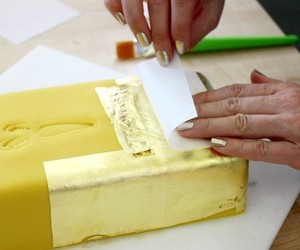 Feuilles de feuille d'or <span class=keywords><strong>brevet</strong></span>ées 8*8cm feuille de transfert comestible pour la décoration de gâteau meubles de dorure avec technique en métal plaqué - Product Image 4
