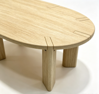 Table basse ovale Elloak, table basse en bois de chêne naturel avec pieds à tenons traversants pour salon, style minimaliste Japandi