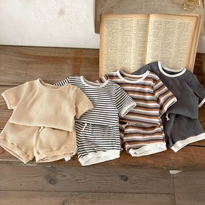 Vêtements d'été pour bébés en gros, ensemble tendance décontracté en deux pièces, t-shirt et short pour enfants, ensembles de vêtements pour garçons - Product Image 3