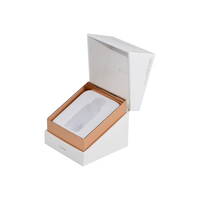 Boîte cadeau pour bougie personnalisée de luxe avec logo en feuille d'or, papier métallique holographique, couvercle rabattable et insert en EVA