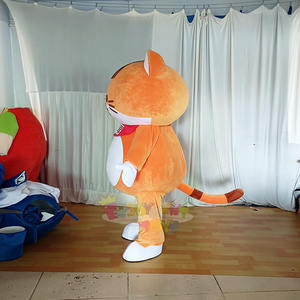 Disfraz de Mascota de Gato Naranja Personalizado con Bufanda Roja y Logotipo Bordado para Adultos Unisex, Eventos de Marca y Fiestas - Product Image 2