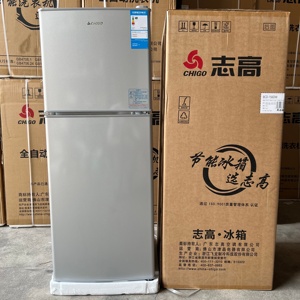 Réfrigérateur compact à double porte de 156 L, congélateur en haut, réfrigérateur en bas - Product Image 1
