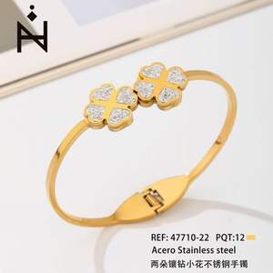 Bracelet en acier inoxydable avec deux fleurs en diamant, plaqué or, bijoux pour femmes, cadeau, bracelets romantiques - Product Image 1