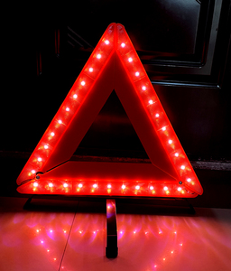 Triángulo de Advertencia Plegable y Portátil para Vehículos, con Batería LED Intermitente de Emergencia - Product Image 5