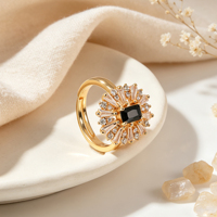 Bague ajustable pour femme plaquée or 18 carats, motif floral soleil, avec pierre centrale rectangulaire en zircon noir et halo, style statement