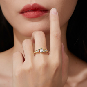 Anillo de Plata de Ley S925 con Corazón Retorcido y Moissanita, Anillo de Lujo para Propuesta, Versátil, para el Dedo Índice, para Mujer - Product Image 4