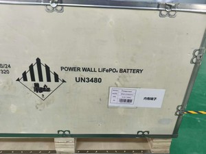 Batería de Almacenamiento Solar LiFePO4 de 51.2V 300Ah 16kWh Tipo Vertical con BMS Integrado y Bluetooth - Product Image 4