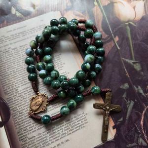 Rosario moderno de piedra, hecho a mano, de madera, católico, con cuentas y colgante de cruz - Product Image 4