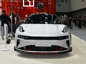 ZEEKR 001 FR 2025 100 kWh : performances <span class=keywords><strong>de</strong></span> 1300 ch, 0-100 km/h en 2,02 s, direction assistée par couple, coupé <span class=keywords><strong>électrique</strong></span> <span class=keywords><strong>de</strong></span> <span class=keywords><strong>course</strong></span> ultime - Product Image 2