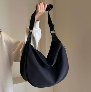PEIQUAN Bayan Moda Su Geçirmez Oxford Büyük Kapasiteli Ayarlanabilir Crossbody Omuz Çantası Yeni Minimalist Çok Yönlü Günlük Spor - Product Image 1