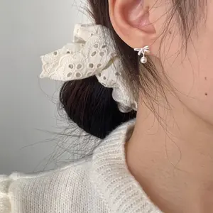 Modische silberne Perle Doppelmetall-Bogen niedlicher Post-Ohrring für Damenschmuck