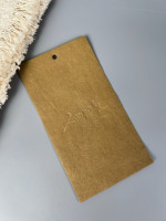 Étiquettes suspendues personnalisées en papier kraft Tyvek pour vêtements, avec texture froissée, résistantes à l'eau et attaches à verrouillage rapide