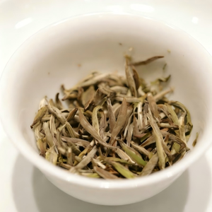Té Blanco Fuding Silver Needle <span class=keywords><strong>de</strong></span> Primera Calidad 2022, Té Blanco Orgánico <span class=keywords><strong>de</strong></span> Elaboración Artesanal <span class=keywords><strong>Antigua</strong></span>, Té Blanco Chino Suave y Nutritivo para el Estómago - Product Image 2