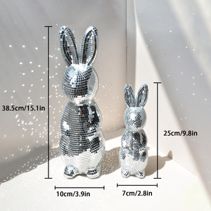 Scultura a Forma di Coniglio con Sfera a Specchio Chuang De, Stile Disco Ball, Figurina in Argento Ecologica e Infrangibile, Decorazione da Tavolo Unica - Product Image 1