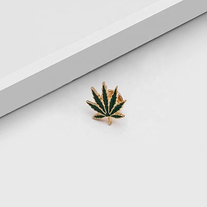 Брошь на лацкан в стиле ретро - Product Image 2