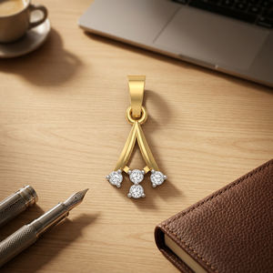 Pendentif triangle en or naturel avec grappe de diamants, charme en forme de V, élégant pendentif en or jaune en forme de V avec design de grappe de diamants - Product Image 3
