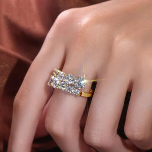 Anello di fidanzamento da donna in oro bianco con diamante taglio brillante rotondo, colore G naturale, stile classico T0915 - Product Image 4