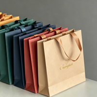 Sac d'emballage de luxe pour parfum avec impression sérigraphique, en papier d'art, carte blanche personnalisée, design robuste et poignée.