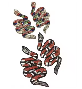 Boucles d'oreilles perlées perles de verre faites à la main tissu boucles d'oreilles avec perles diamants classiques unisexe boucles d'oreilles pour la fête de mariage - Product Image 1