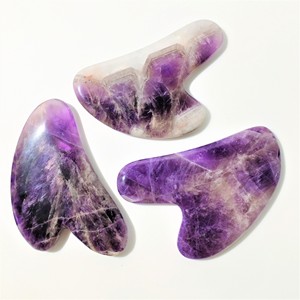 Popular vender amatista guasha herramienta de forma de corazón bueno para <span class=keywords><strong>la</strong></span> salud de cristal púrpura Guasha Junta - Product Image 1