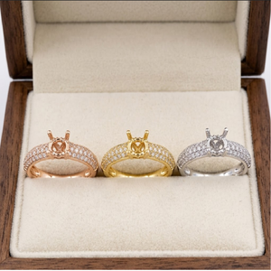 Anillo de compromiso de oro blanco de 18K certificado con solitario, cabeza de catedral, pavé de diamantes de 3 filas y tija en forma de cúpula, para registro de boda - Product Image 4