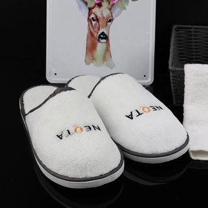 <span class=keywords><strong>Hotel</strong></span> de 5 estrellas artículos de tocador de lujo blanco personalizado suministros de <span class=keywords><strong>hotel</strong></span> de lana de coral zapatillas - Product Image 4