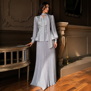 Set Elegante da Donna in Chiffon con Ricami Floreali, <span class=keywords><strong>Blazer</strong></span> a Maniche Lunghe e Gonna Lunga Plissettata per Occasioni Formali - Product Image 1