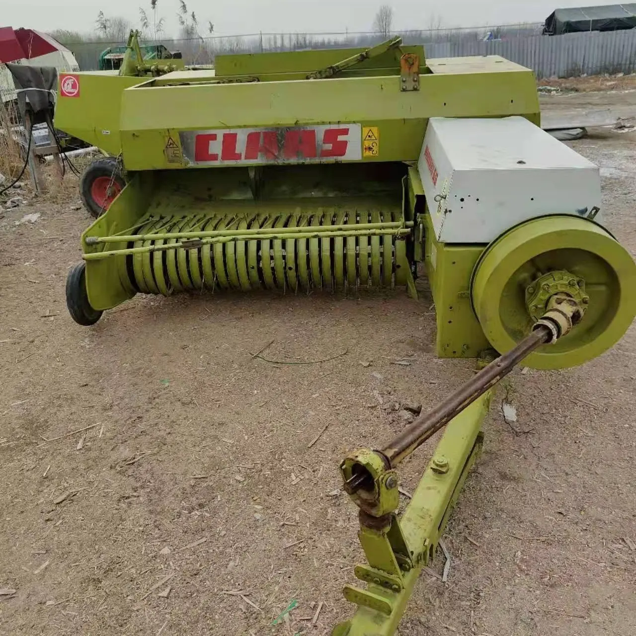 Kore model Claas Markant 55/65 traktör dizel motor tarım ekipmanları ile sürüş