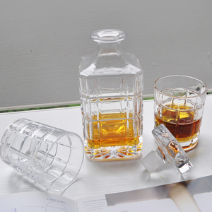 Decantador de licor de whisky de ron hecho a mano patrón clásico a cuadros cristal transparente personalizable para hoteles bares entusiastas del vino - Product Image 4