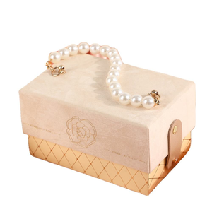 Großhandel Maßgefertigte Romantische Valentinstag-Hochzeits-Geschenkbox aus Samt mit PU-Ledergriff, Blumendesign und Magnetverschluss in Vier Farben - Product Image 5