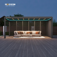 Pergola moderne en aluminium avec lumières LED intégrées et cloison en verre en option