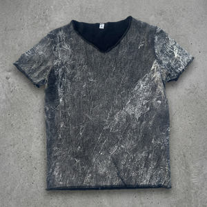 เสื้อเชิ้ตคอวีแขนสั้นสำหรับเด็กผู้ชาย อายุ 2-8 ปี ลายพิมพ์แบบฟอกสี ผ้าฝ้าย 100% รับผลิตแบบ OEM สำหรับฤดูร้อน น้ำหนัก 160 กรัม - Product Image 3
