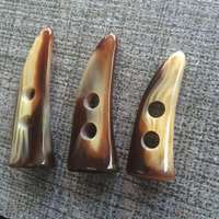 Kancing mantel jahit 40mm 45mm 50mm kustom dengan 2 lubang mantel Resin plastik beralih dengan dekorasi renda gaya Shank