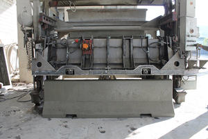 Machine mobile polyvalente de vibroformage du béton pour la fabrication de blocs préfabriqués emboîtables type <span class=keywords><strong>Lego</strong></span> et de moules en acier pour barrières de circulation routière - Product Image 4