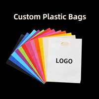 Sac en plastique PE durable avec poignée découpée, recyclable, écologique, pour vêtements et emballages de courses, avec taille et couleur personnalisées