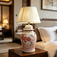 Lampe classique de style chinoiserie à motif d'arbre rouge, base en porcelaine de type pot à gingembre pour la décoration de table de chevet de chambre à coucher
