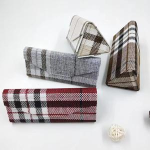 2025 tùy chỉnh chuyên nghiệp nhà máy bán hàng trực tiếp Linen Bìa trường hợp cảnh tượng tam giác kính mát bao bì có thể gập lại Eyewear trường hợp - Product Image 2