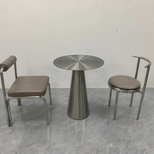 Tavolo da Caffè in Stile Industriale con Struttura in Acciaio Inox e Piano in Pannelli, Altezza Regolabile, per Ristoranti, Soggiorni o Hotel - Product Image 1