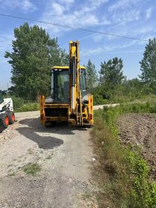 รถตักล้อยาง JCB รุ่น 4CX สีเหลือง มือสอง สำหรับงานก่อสร้าง พร้อมหัวตักด้านหน้าและแขนขุด น้ำหนักเครื่องยนต์ 7000 กก. ใช้งานมาแล้ว 0-2000 ชั่วโมง - Product Image 4
