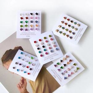 Nouvelles boucles d'oreilles carrées en zircon, design 2022, en acier inoxydable, 10 paires/cartouche, couleurs assorties - Product Image 2