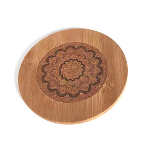 Sous-verre rond en bambou avec motif floral, résistant à la chaleur, pour tasses à thé, mugs à café, bouteilles d'eau - Product Image 1