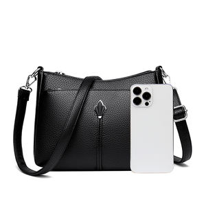 Sac messager en PU à motif géométrique tendance avec fermeture éclair et rivets, portable, durable, sangle réglable pour usage quotidien - Product Image 4