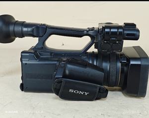 Caméscope professionnel Sony HDR-AX2000E avec zoom optique 12x pour système de vidéoconférence et vote, caméra d'occasion en gros - Product Image 3