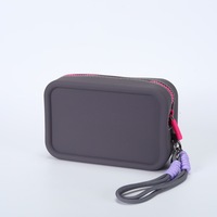 Trousse de Maquillage de Voyage Étanche Pro Zinger à Poignée Souple, Étui de Rangement Cosmétique en Silicone 7 Couleurs Toutes Saisons