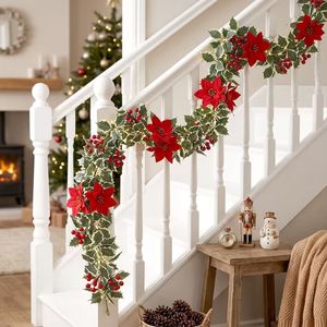 Guirlande de Noël artificielle avec baies de poinsettia et feuilles vertes pour décorations de porte, de cheminée et de fêtes - Product Image 3